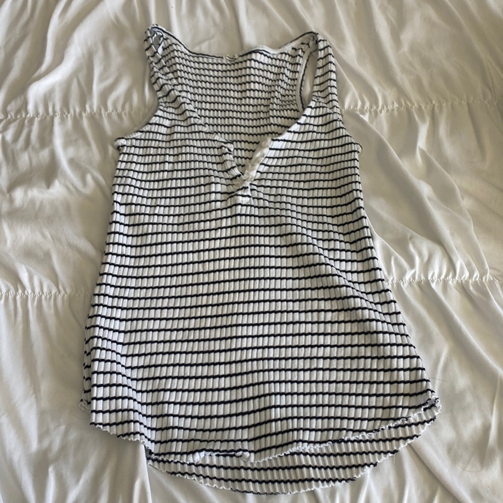 Cute Monroe stripped tank, used size small.